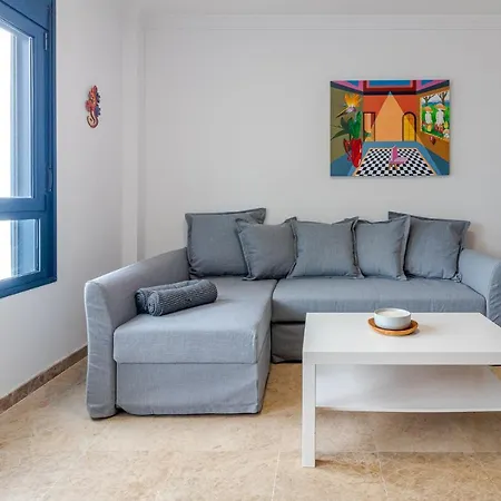 Ocean & Auditorium Views דירה *