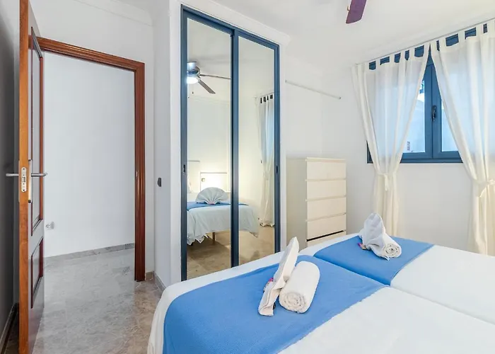 Ocean & Auditorium Views Apartment