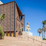 Ocean & Auditorium Views *