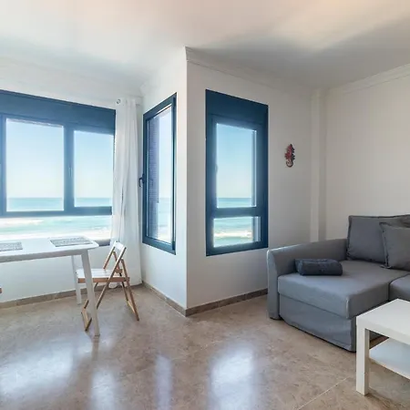 Ocean & Auditorium Views Apartment *