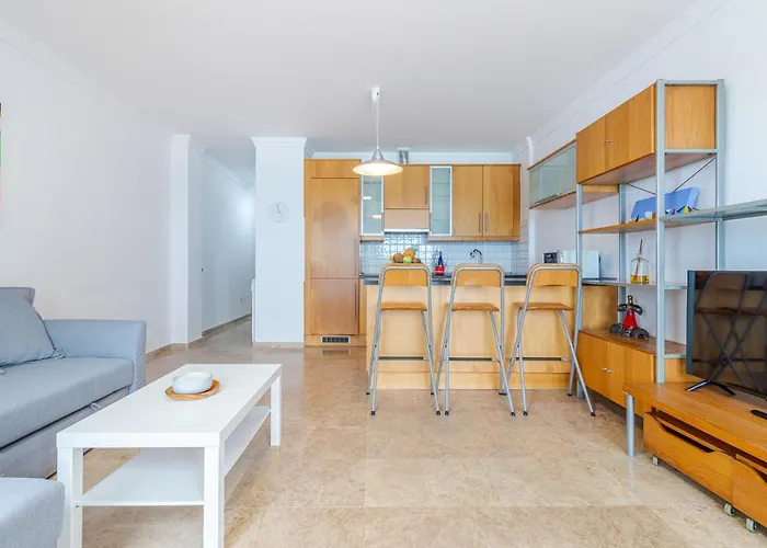 Ocean & Auditorium Views Apartman