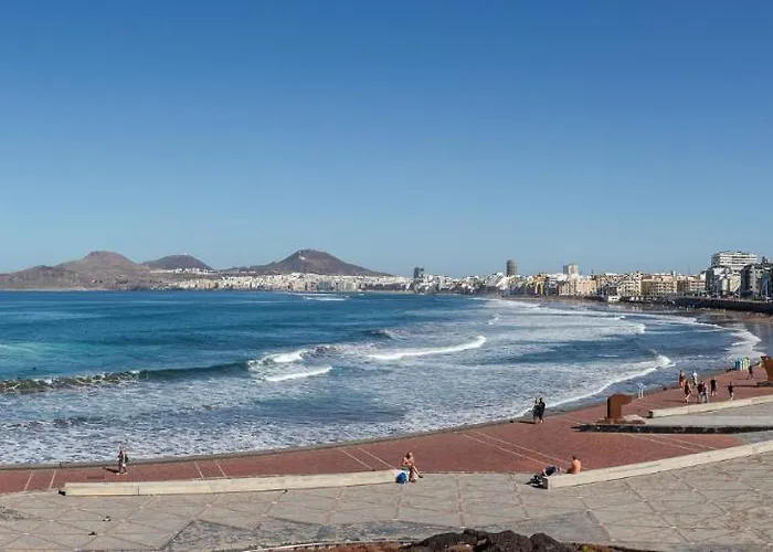 Ocean & Auditorium Views Apartment *